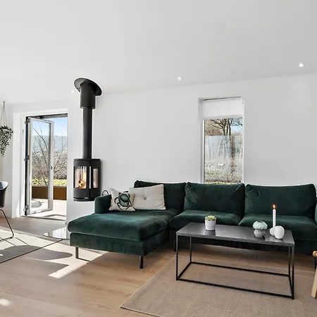 Gorgeous In With Kitchen Holiday home *