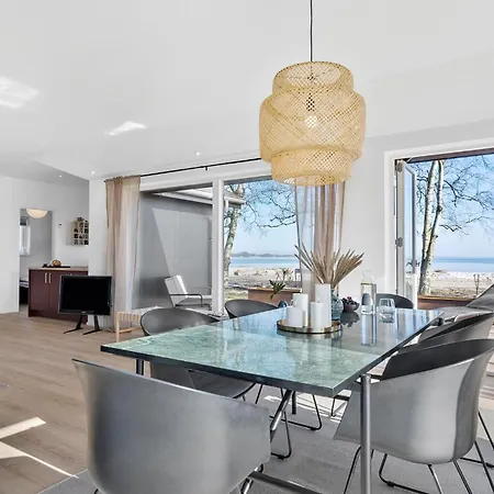 Dom wakacyjny Gorgeous In With Kitchen Sjolund