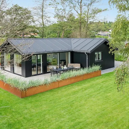 Gorgeous In With Kitchen Holiday home