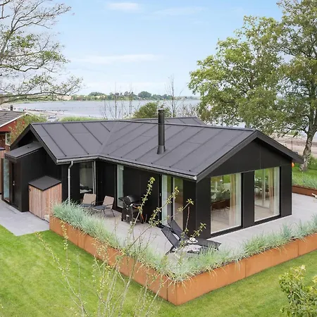 Gorgeous In With Kitchen Holiday home